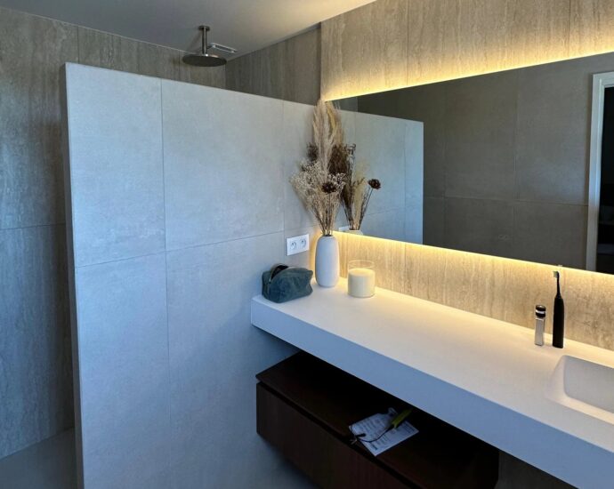 Porto-Vecchio, Santa Giulia Cala d’Oro, villa 5 bedrooms, pool and sea view, beach walking
