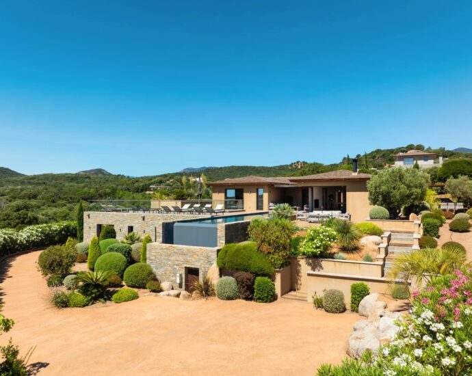 Domaine privé – Pinarello, Villa de 5 chambres, vue mer, piscine à débordement, proche plage
