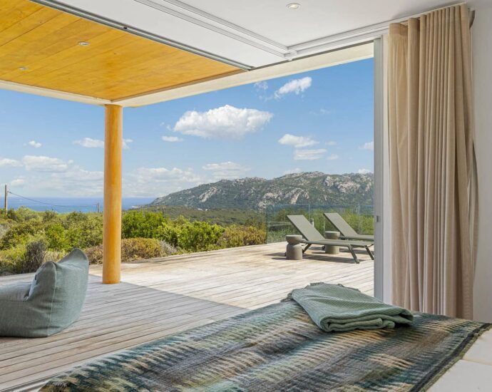 Porto-Vecchio, Santa Giulia, villa d&rsquo;architecte, 4 chambres, piscine, vue mer, proche plage