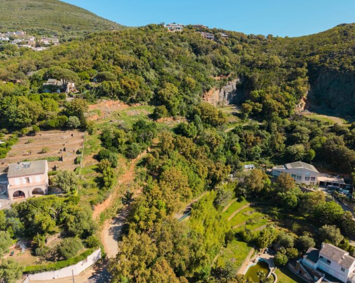 Cap Corse, Miomo, terrain constructible avec permis de construire, vue mer panoramique
