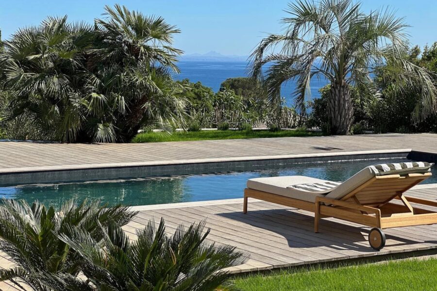 Porto-Vecchio, Santa Giulia Cala d’Oro, villa 5 bedrooms, pool and sea view, beach walking