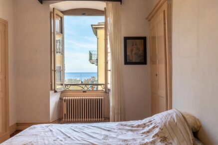 Bastia, Boulevard Paoli, 10-Room Apartment with 4 Bedrooms, Partial Sea View, Close to Beaches
