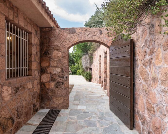 Porto-Vecchio, Villa en pierre de granite rose, vue mer, 5 chambres, appartement indépendant, piscine, proche plage