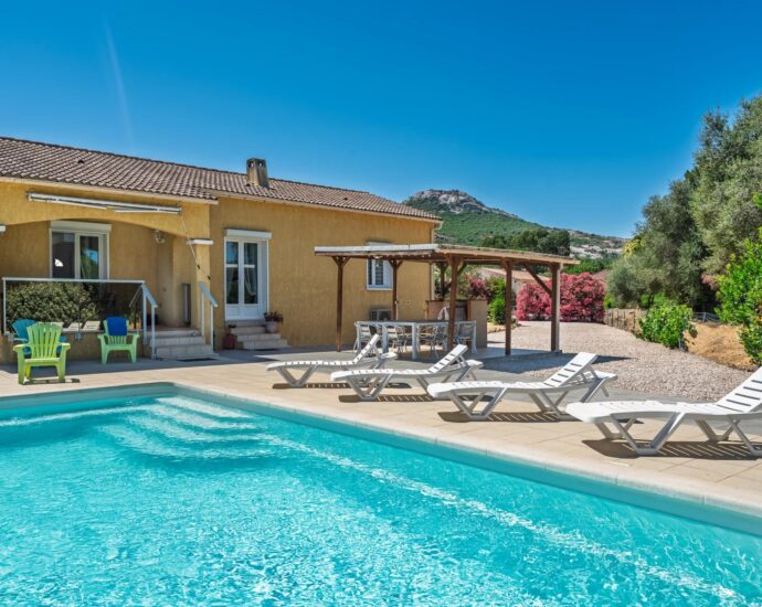 Calenzana, Villa, 4 chambres, piscine, vue montagnes, proche plage