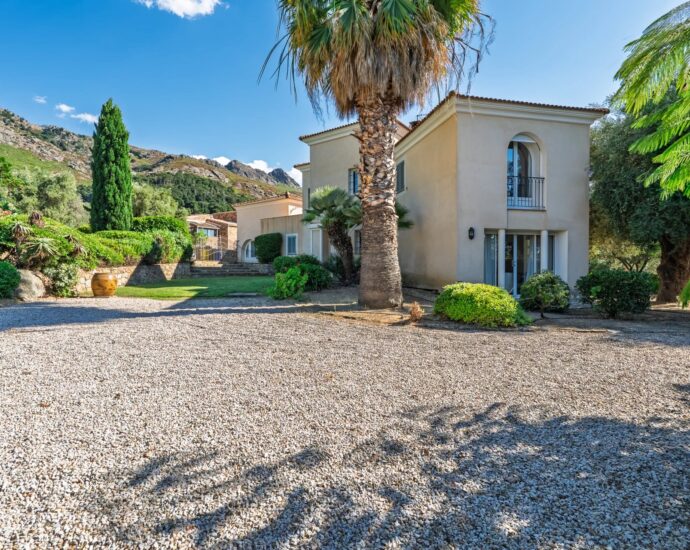 Calenzana, Villa, 5 bedrooms, mountain views, independent apartment, close to beaches