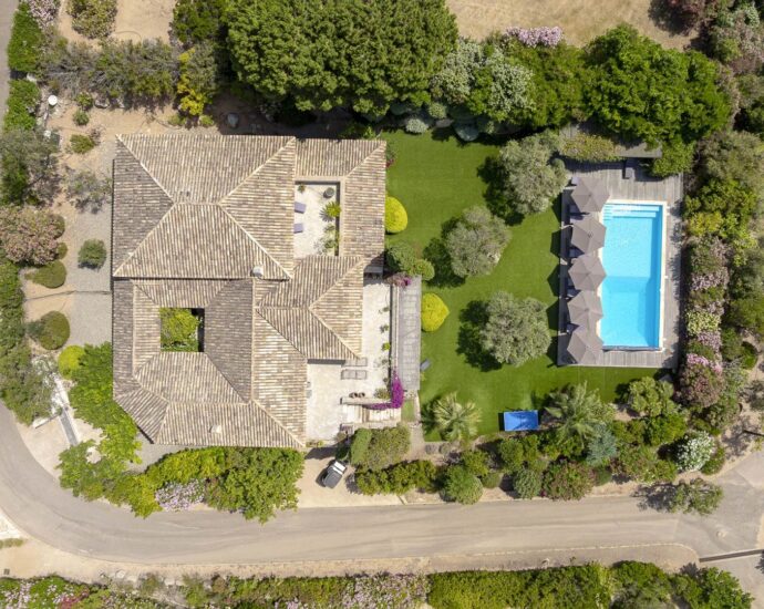 Private Estate of Punta d’Arasu, Sea-View Villa, 7 Bedrooms, Swimming Pool, Walking Distance to Beach
