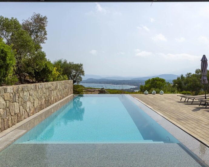 Porto-Vecchio, Arasu, Villa 6 chambres, vue mer, piscine, proche plage de Saint-Cyprien