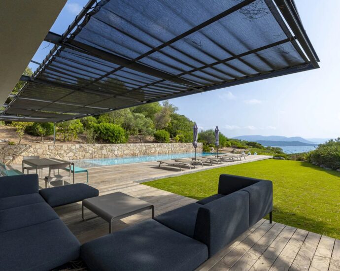 Porto-Vecchio, Arasu, Villa 6 chambres, vue mer, piscine, proche plage de Saint-Cyprien
