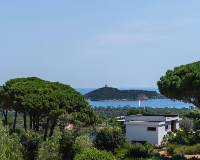 Sainte-Lucie de Porto-Vecchio, Vilatta, Villa mitoyenne, 5 chambres, piscine, vue mer, proche plage