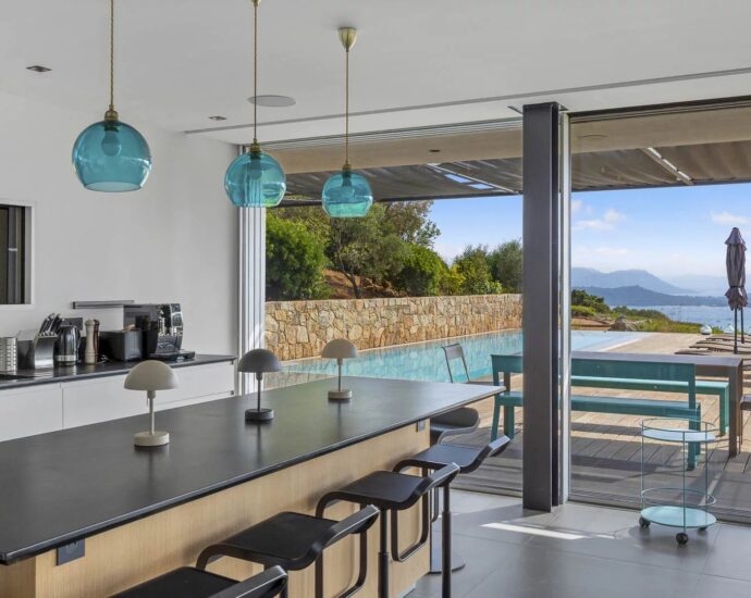 Porto-Vecchio, Arasu, Villa 6 chambres, vue mer, piscine, proche plage de Saint-Cyprien