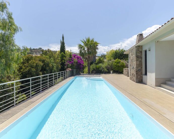 Sari-solenzara, Villa vue mer, 4 chambres, piscine chauffée, proche plage