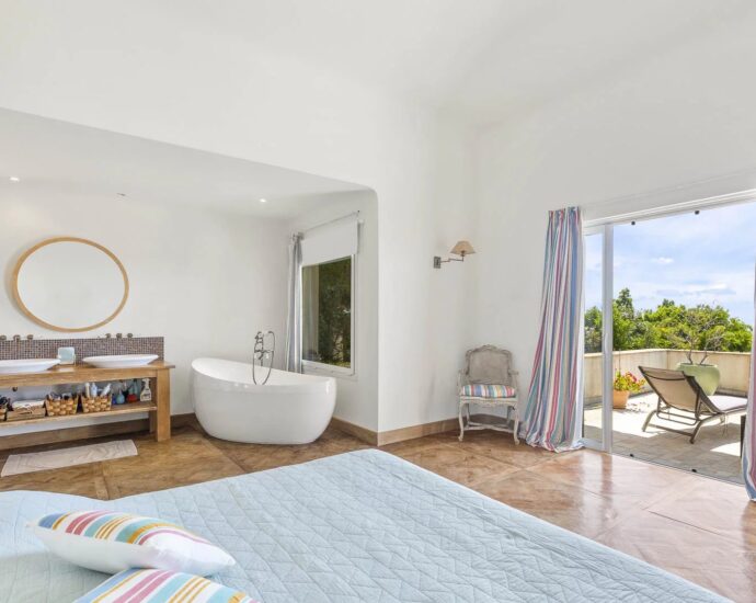 Private Estate of Punta d’Arasu, Sea-View Villa, 7 Bedrooms, Swimming Pool, Walking Distance to Beach