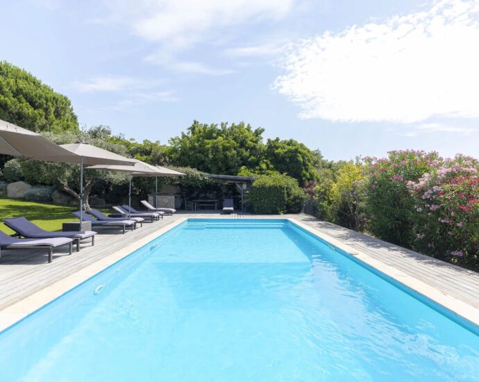 Private Estate of Punta d’Arasu, Sea-View Villa, 7 Bedrooms, Swimming Pool, Walking Distance to Beach