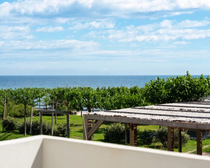 Cap Corse, Sisco, private waterfront estate, 4 units and direct access