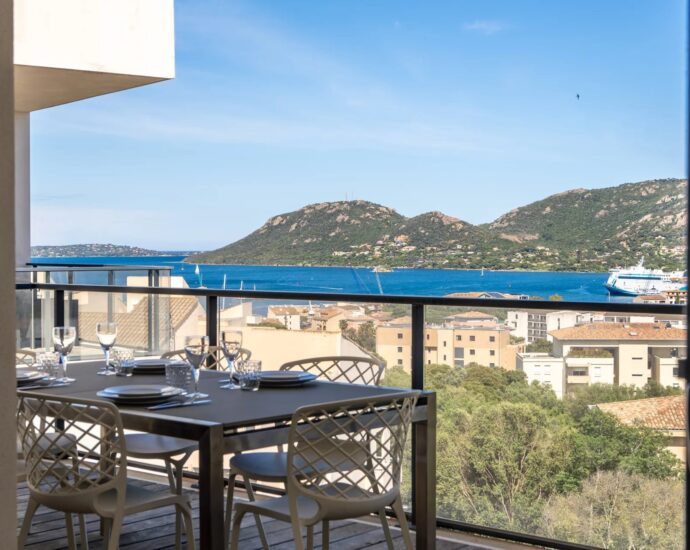 Porto-Vecchio, appartement contemporain, 3 chambres, vue mer, proche plage, piscine