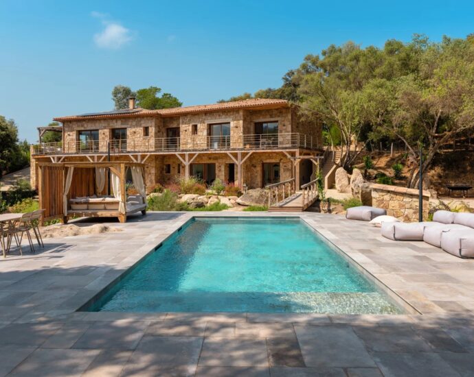 Porticcio, Villa type bergerie, 5 chambres, piscine, proche plage