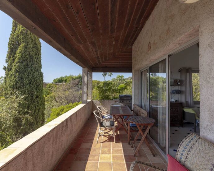 Porto-Vecchio, Palombaggia, Ensemble de deux villas à rénover, vue mer, plage à pied