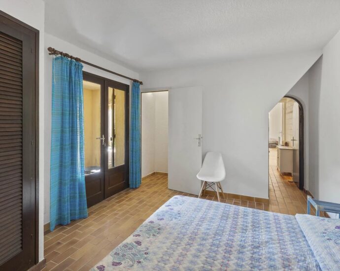 Exclusivité, Domaine de Cala Rossa, villa à rénover avec vue sur la mer, plage à pied