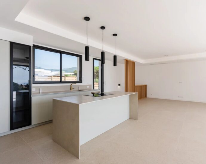 Rive Sud d’Ajaccio, Porticcio, Villa contemporaine avec vue mer, 4 chambre, piscine à débordement, proche plage