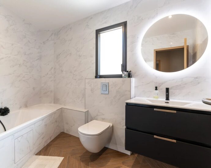Porto-Vecchio, penthouse contemporain vue mer, 3 chambres, terrasses, garage, proche plage
