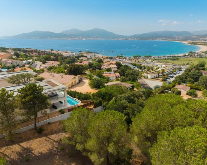 Rive Sud d&rsquo;Ajaccio, Porticcio, Villa neuve vue mer, 4 chambres, piscine, proche plage