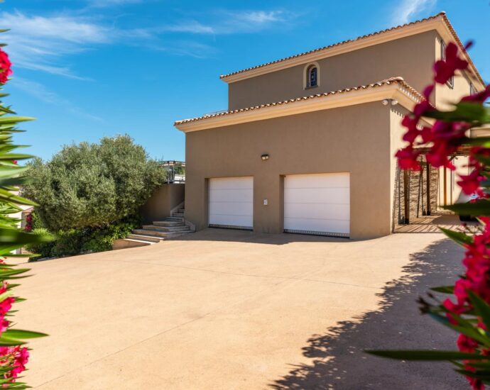 Biguglia, Villa d&rsquo;architecte, 6 chambres, annexe indépendante, vue mer, proche plage