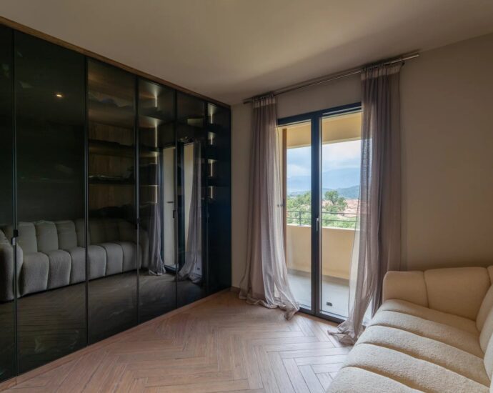 Porto-Vecchio, penthouse contemporain vue mer, 3 chambres, terrasses, garage, proche plage