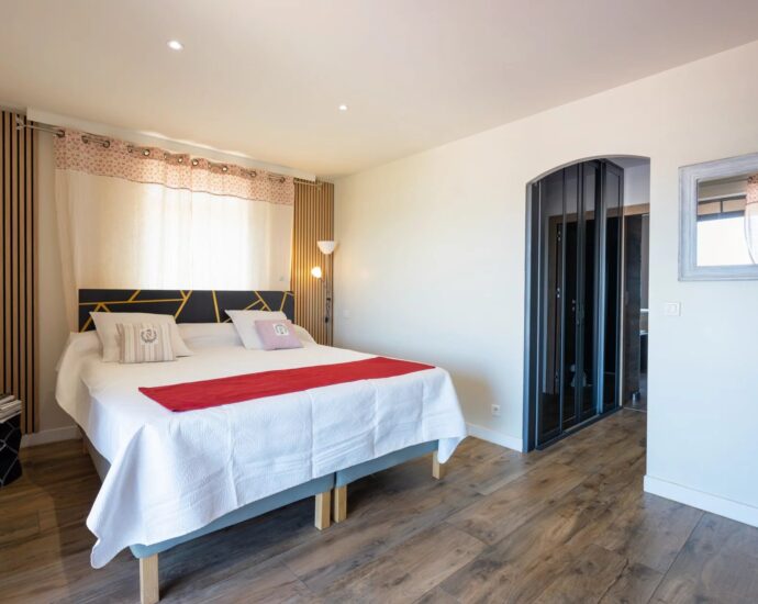 Biguglia, Villa d&rsquo;architecte, 6 chambres, annexe indépendante, vue mer, proche plage