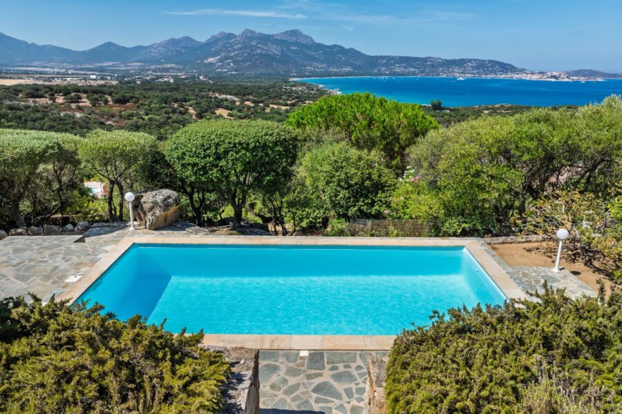 Lumio, Villa 4 chambres, piscine, vue panoramique mer et montagnes, plage à pied