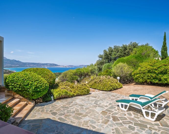 Lumio, Villa 4 chambres, piscine, vue panoramique mer et montagnes, plage à pied