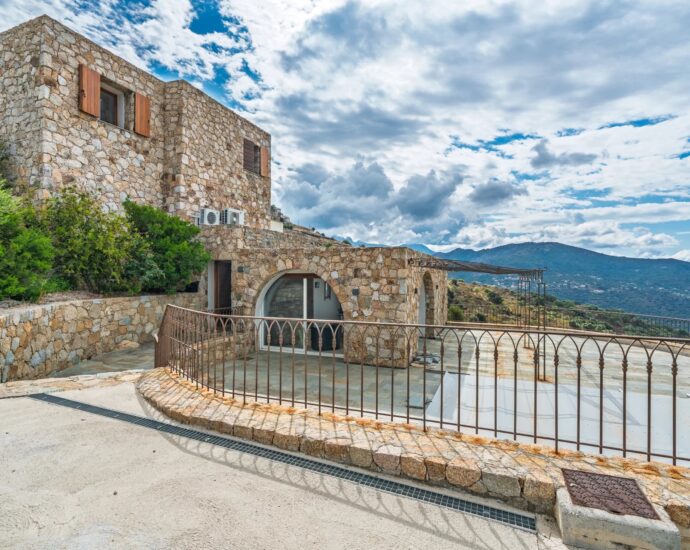 exclusivité, Pigna, Sant Antonino, Villa type bergerie, 3 chambres, Vue panoramique mer et montagnes