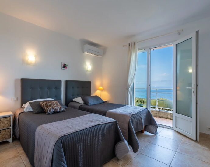 Corbara, Marine de Davia, villa 4 chambres, piscine, vue mer panoramique, plage à pied