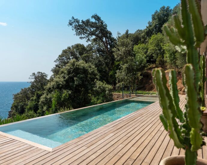 Cap Corse, Erbalunga, waterfront villa with private cove, direct sea access,7 Bedrooms, infinity Pool