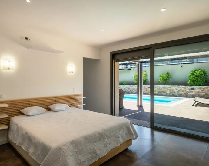 Biguglia, Villa d&rsquo;architecte, 6 chambres, annexe indépendante, vue mer, proche plage