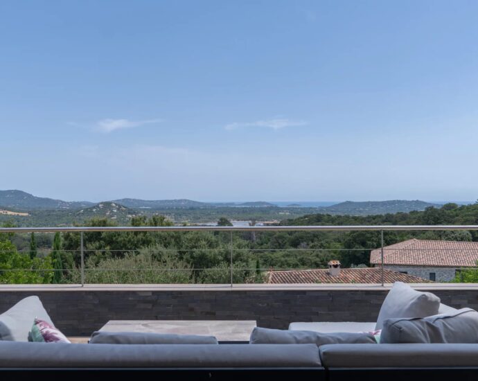 Exclusivité, Porto-Vecchio, Trinité, Villa T5 avec piscine, vue mer et montagnes