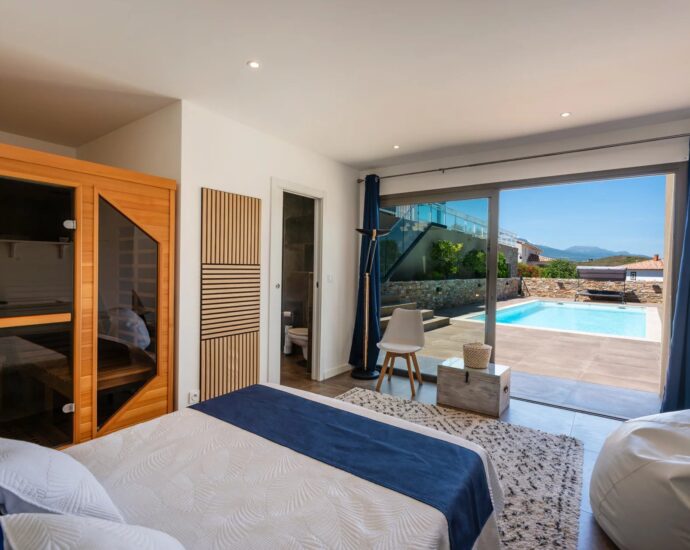 Biguglia, Villa d&rsquo;architecte, 6 chambres, annexe indépendante, vue mer, proche plage