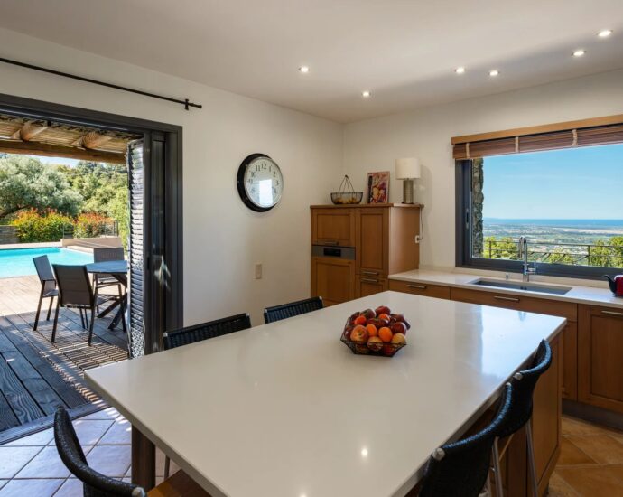 Sorbo-Ocagnano, Villa vue mer,  4 chambres, piscine, proche plage