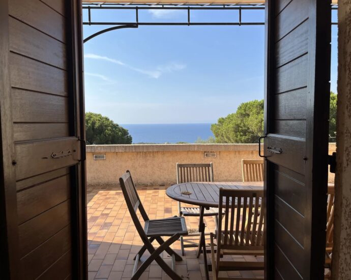 Exclusivité, Marine de Davia, Corbara, villa 6 chambres, vue mer, plage à pieds