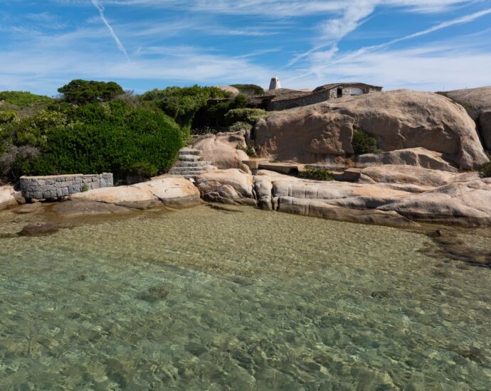 Ile de Cavallo – Propriété d&rsquo;exception – Pieds dans l&rsquo;eau – crique d&rsquo;accostage privée – jardin méditerranéen – 9 chambres