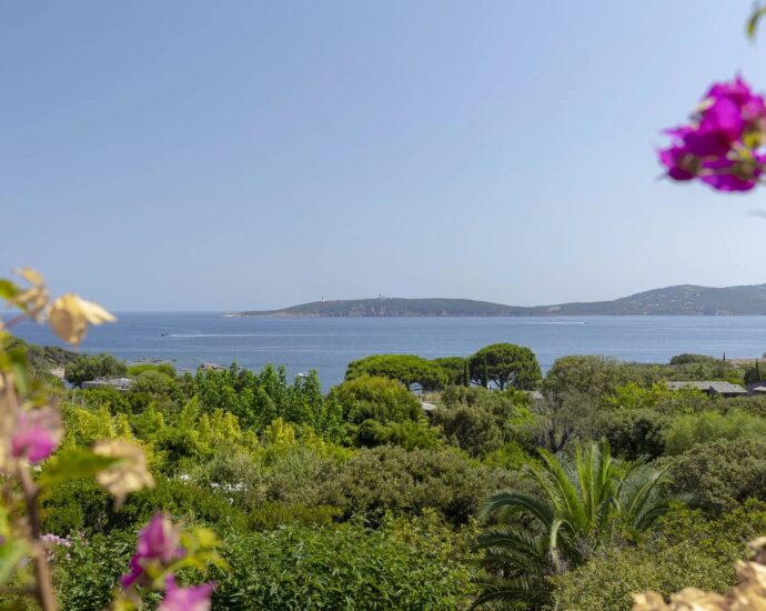 Exclusivité, Domaine de Cala Rossa, villa à rénover avec vue sur la mer, plage à pied