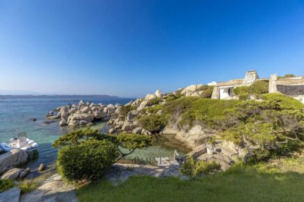 Ile de Cavallo – Propriété d&rsquo;exception – Pieds dans l&rsquo;eau – crique d&rsquo;accostage privée – jardin méditerranéen – 9 chambres