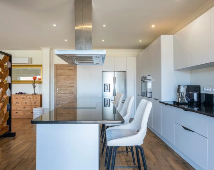 Biguglia, Villa d&rsquo;architecte, 6 chambres, annexe indépendante, vue mer, proche plage