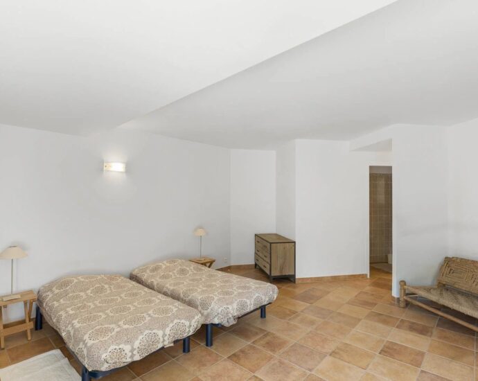 Exclusivité, Domaine de Cala Rossa, villa à rénover avec vue sur la mer, plage à pied