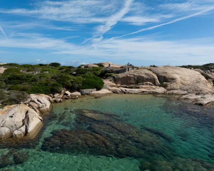 Ile de Cavallo – Propriété d&rsquo;exception – Pieds dans l&rsquo;eau – crique d&rsquo;accostage privée – jardin méditerranéen – 9 chambres