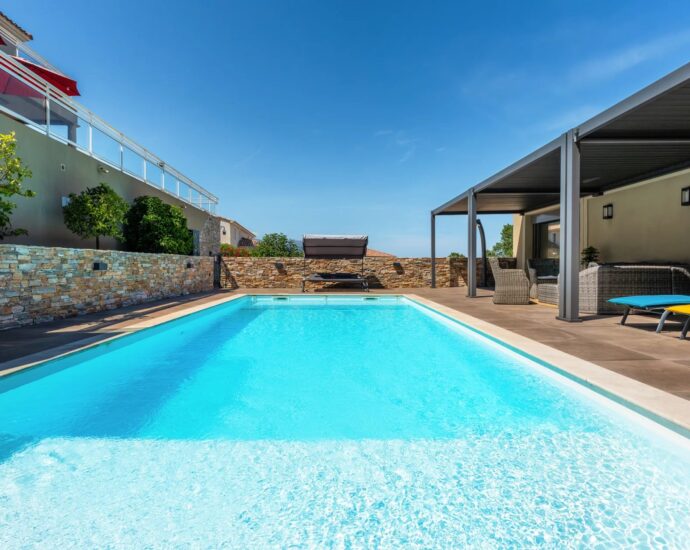 Biguglia, Villa d&rsquo;architecte, 6 chambres, annexe indépendante, vue mer, proche plage
