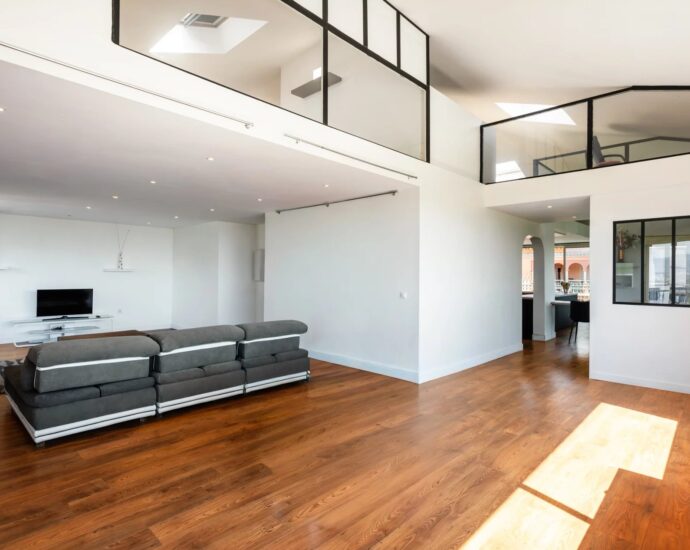 Exclusivité, Penthouse en duplex, 4 chambres, piscine, vue mer, proche plage