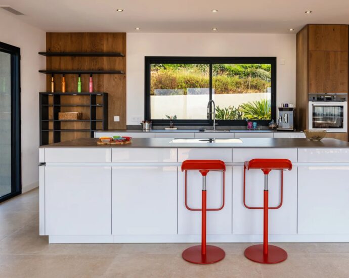 Ajaccio, Salario, Contemporary villa with panoramic sea views, high-end features, 4 suites, swimming pool, close to the beach