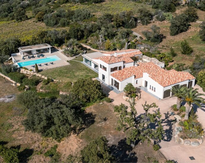 Lumio, 6 bedroom villa, panoramic sea view, infinity pool, near beach