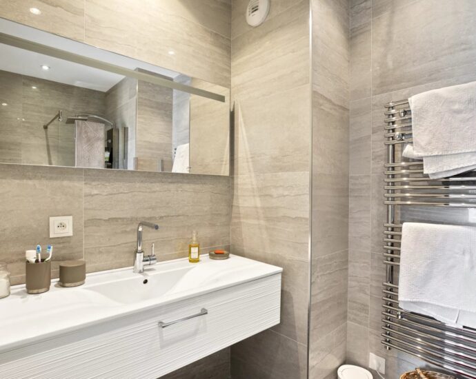 Porto-Vecchio, appartement contemporain, 3 chambres, vue mer, proche plage, piscine