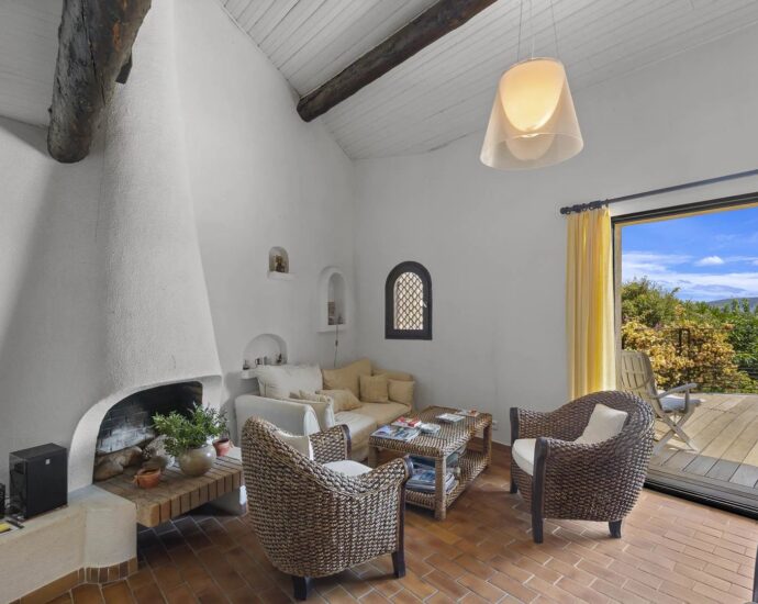 Exclusivité, Domaine de Cala Rossa, villa à rénover avec vue sur la mer, plage à pied